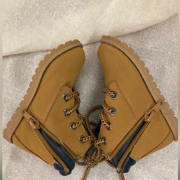 Toddler NAUTICA Booties Size 5T Tan EUC - Picture 7 of 7